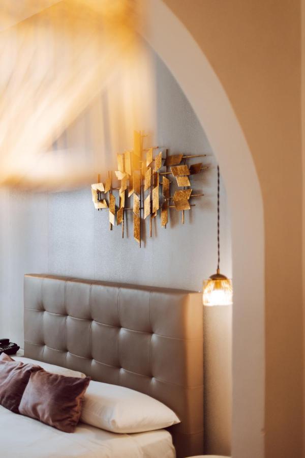 Albany Ancha Hotel Leon Exterior photo A wall sculpture