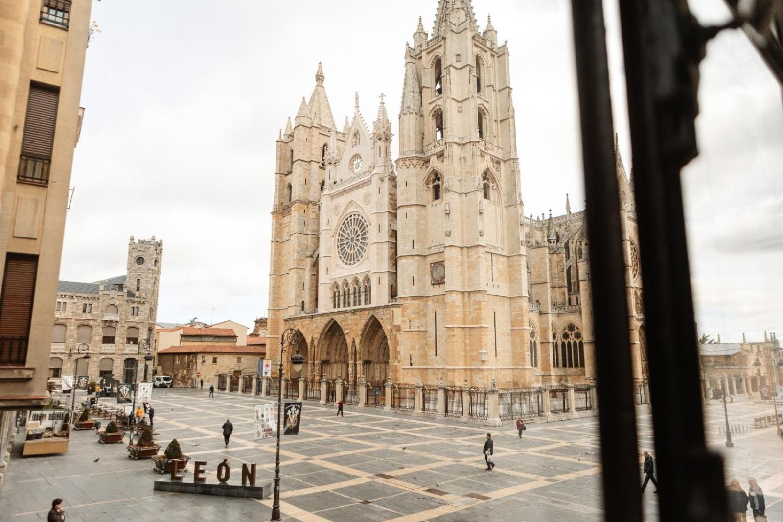 Albany Ancha Hotel Leon Exterior photo León Cathedral