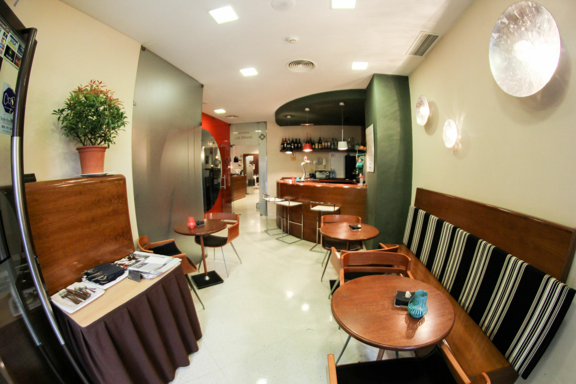 Albany Ancha Hotel Leon Exterior photo A typical hotel bar